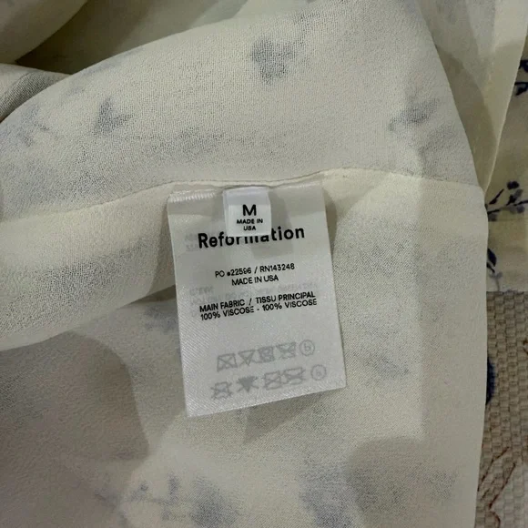 Reformation Ellwood Dress in white/blue floral - Picture 5 of 5